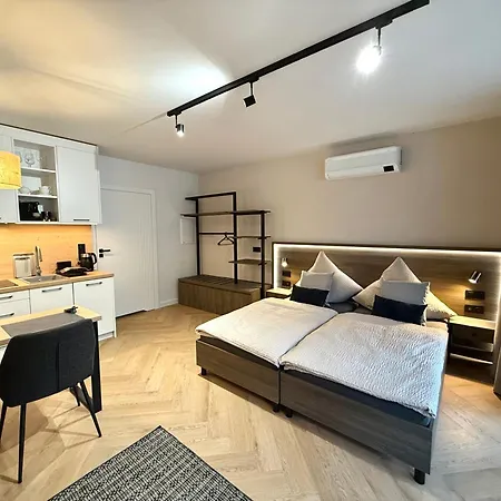 Triumph Ferienhaeuser & Holiday home *