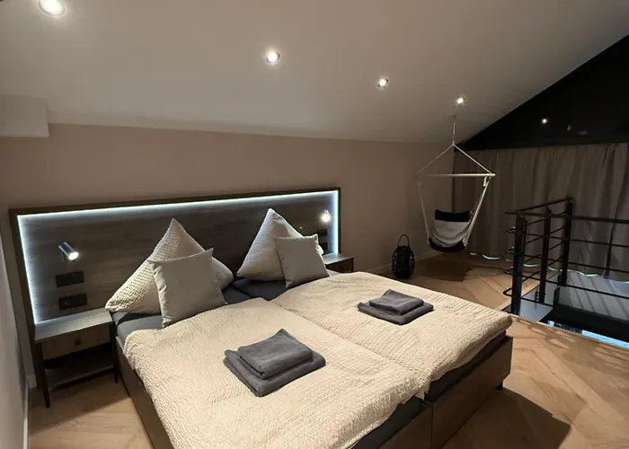 Triumph Ferienhaeuser & *