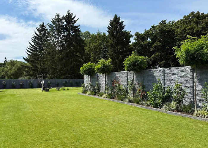 Triumph Ferienhaeuser & *